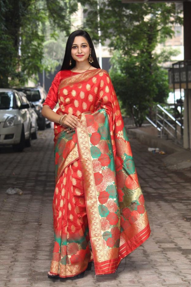 Beautiful kanri border and a meenakari work with Rich pallu soft silk sarees