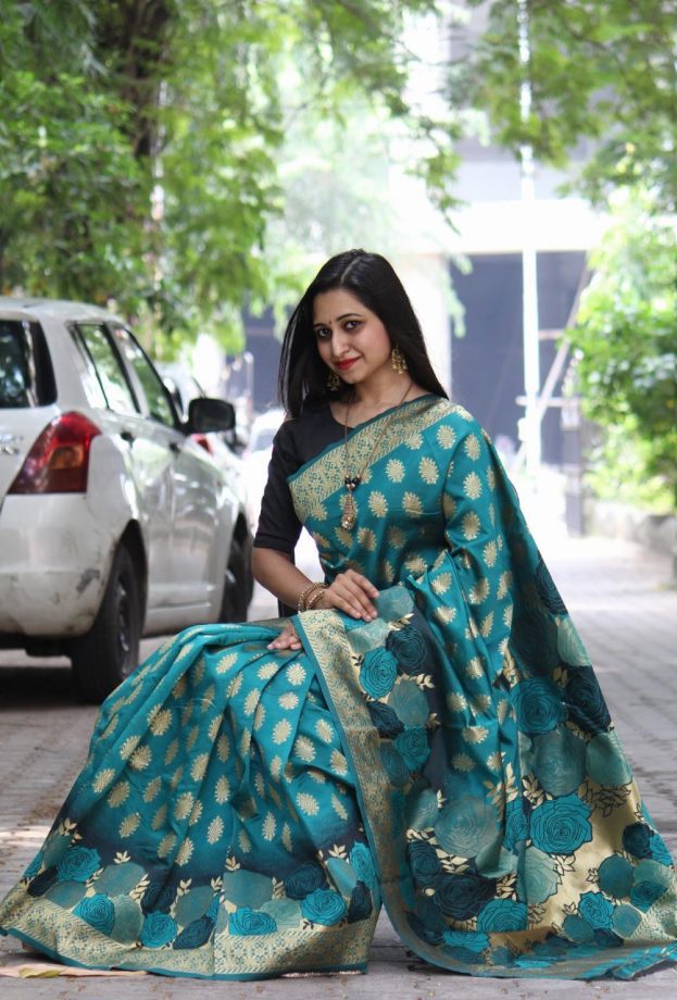 Beautiful kanri border and a meenakari work with Rich pallu soft silk sarees - Image 5